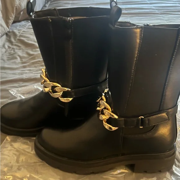 Women’s Chelsea style gold chain boots - Picture 4 of 10